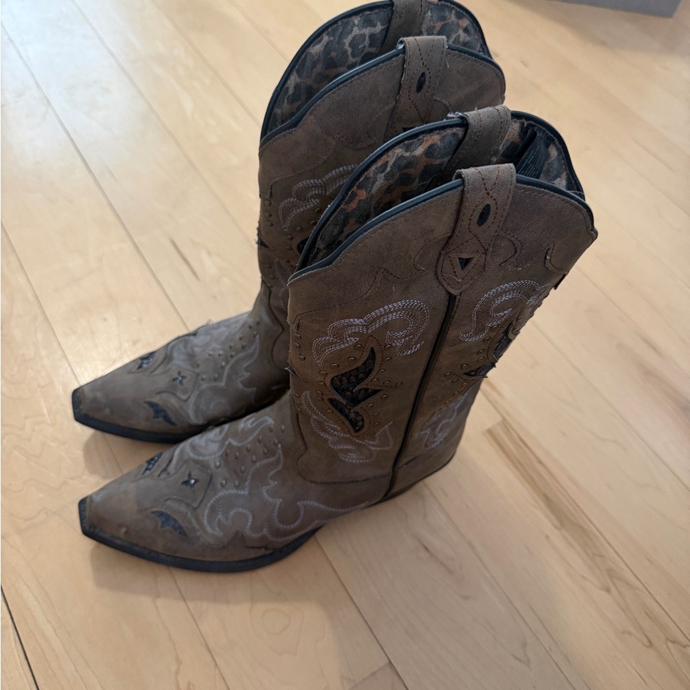 Laredo Tan Embroidered Western Boots